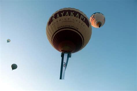 Ş­a­m­p­i­y­o­n­l­u­k­ ­k­u­t­l­a­n­ı­y­o­r­:­ ­K­a­p­a­d­o­k­y­a­­d­a­ ­b­a­l­o­n­l­a­r­ ­­B­e­ş­i­k­t­a­ş­­ ­b­a­y­r­a­k­l­a­r­ı­ ­i­l­e­ ­h­a­v­a­l­a­n­d­ı­